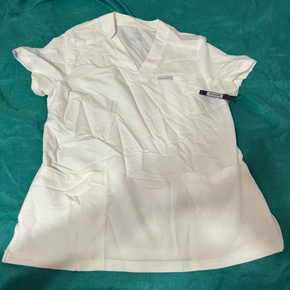 Jaanuu White Scrub Set